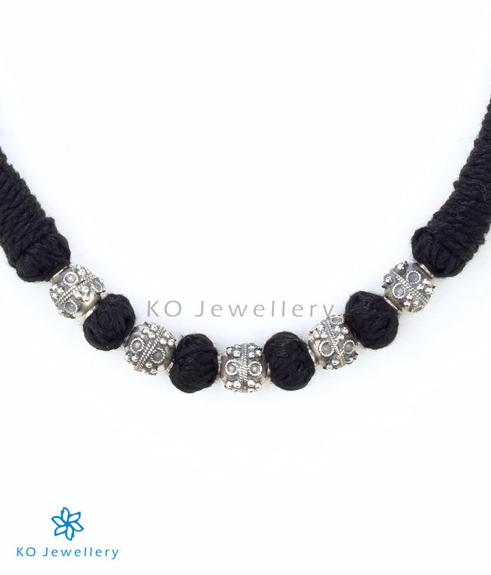The Preshti Silver Thread Necklace (Black)