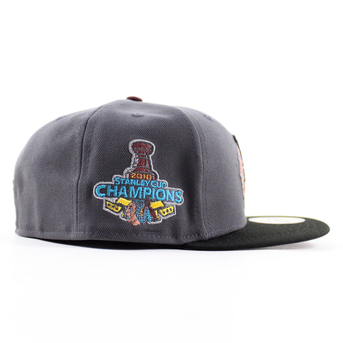 Chicago Blackhawks 2010 Stanley Cup Champions New Era 59Fifty Fitted Hat (Graphite Black Gray Under brim)