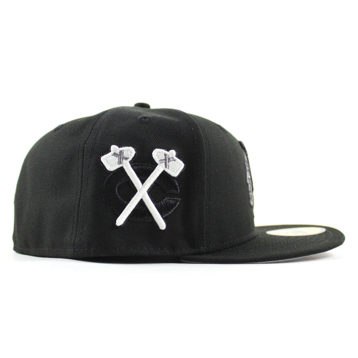 Chicago Blackhawks Black Hawks Logo New Era 59Fifty Fitted Hat (Black Gray Under brim)