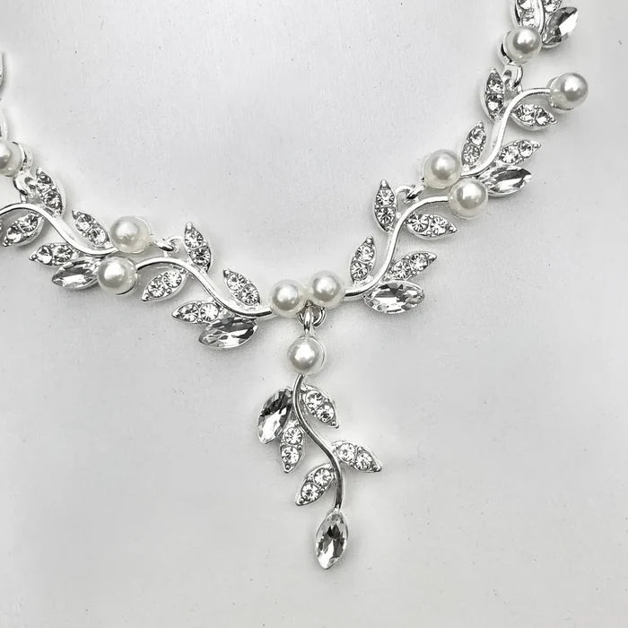 Pearl Wedding Jewelry - Pearl and Crystal Bridal Jewelry Set with Tiara 'Cumbria'
