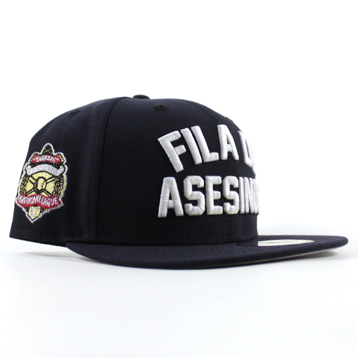 Fila De Asesinos Hola Nueva York New York Yankees American League New Era 59Fifty Fitted Hat (Navy Gray Under Brim)