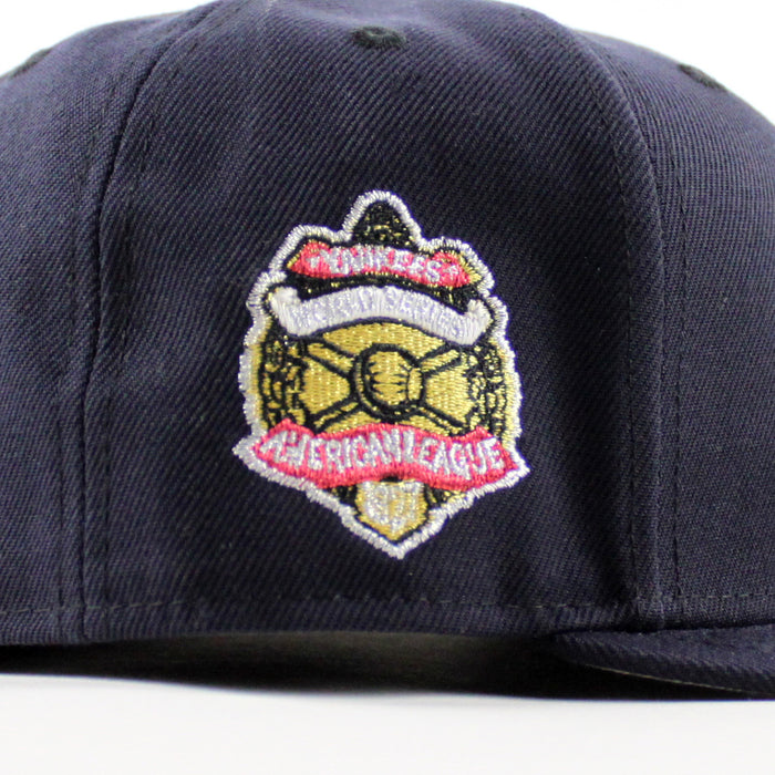 Fila De Asesinos Hola Nueva York New York Yankees American League New Era 59Fifty Fitted Hat (Navy Gray Under Brim)