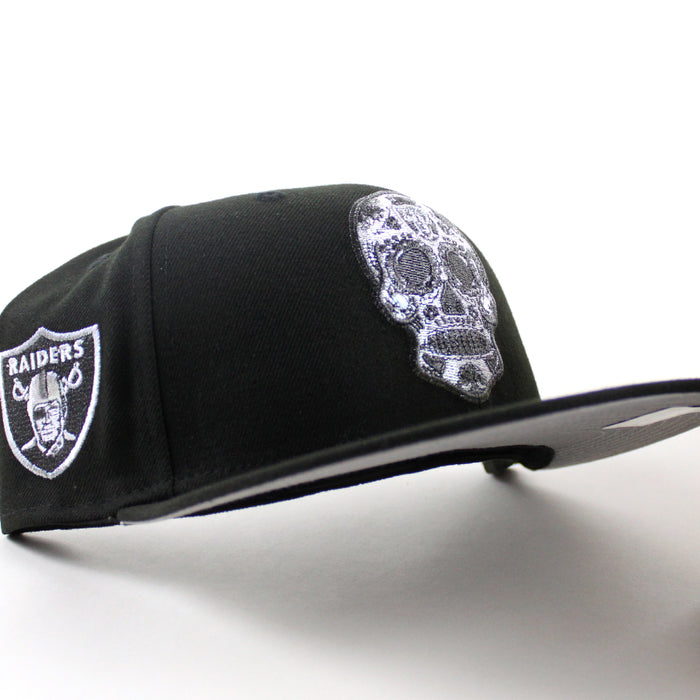 Las Vegas Raiders Skull Logo New Era 59Fifty Fitted Hat (Black Gray Under Brim)