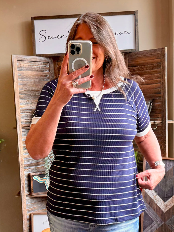 Navy striped T-shirt with round neck and short sleeves, white pinstripes