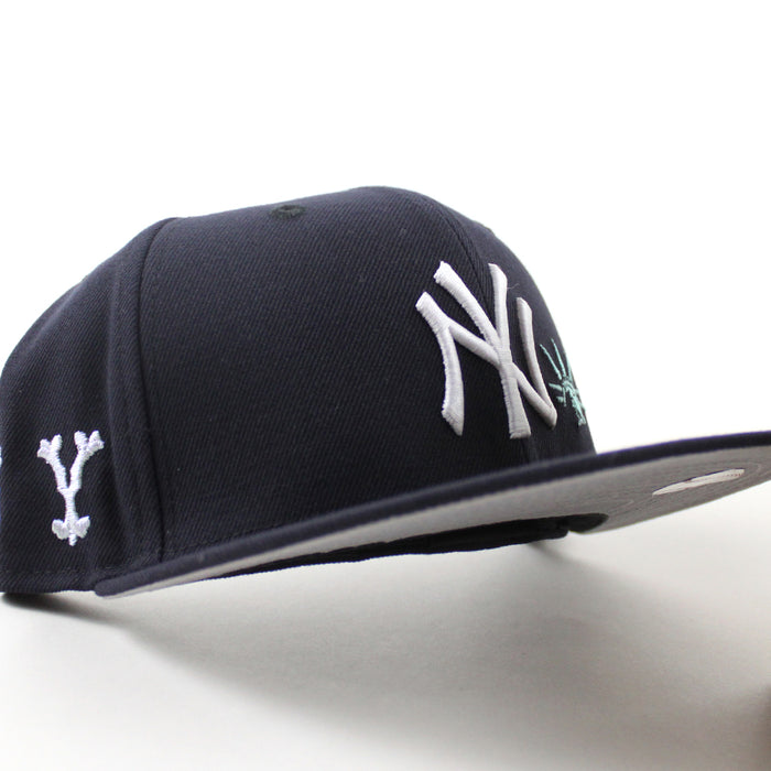 New York Yankees Statue of Liberty Highlander New Era 59Fifty Fitted Hat (Navy Gray Under Brim)