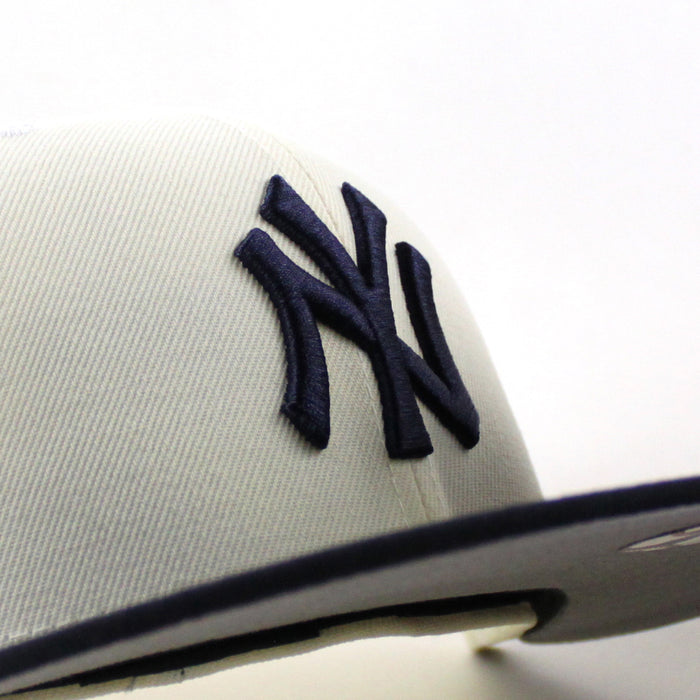 New York Yankees x SEINFELD New Era 59Fifty Fitted Hat (Chrome White Navy Gray Under Brim)