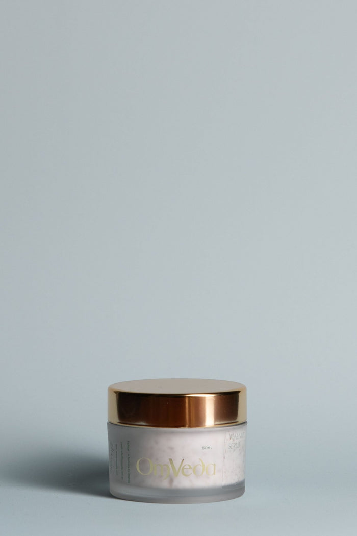 OmVeda Walnut scrub jar with gold lid and white cream, 50 ml