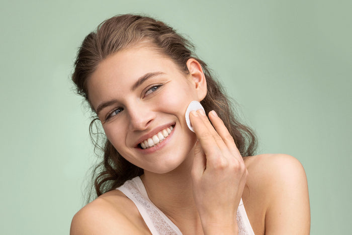 lavera Pure Beauty Liquid Refiner in der Anwendung