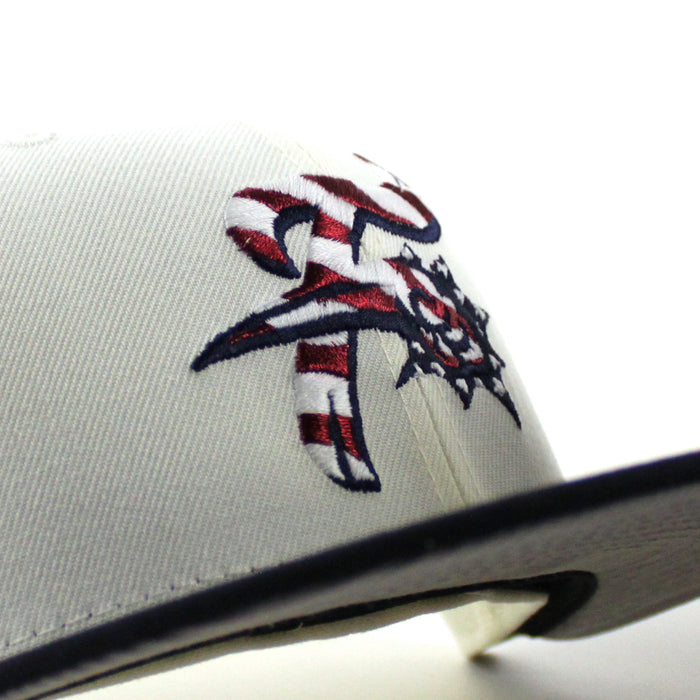 READING FIGHTIN PHILS R Patch 59Fifty New Era Fitted Hat (Chrome White Navy Gray Under Brim)