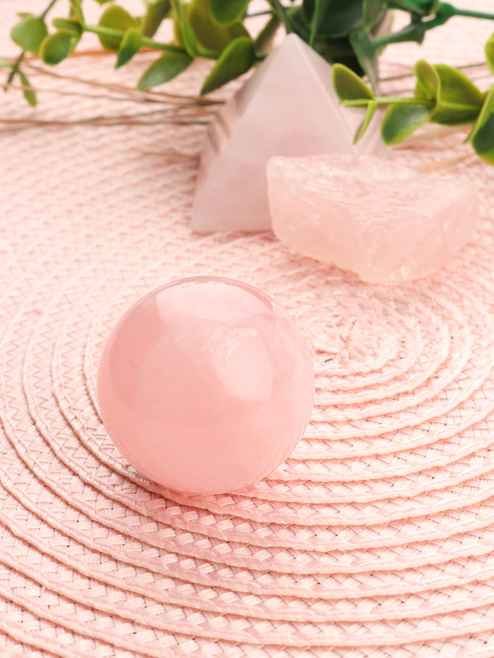Rose Quartz Sphere | One Colour-Image 1